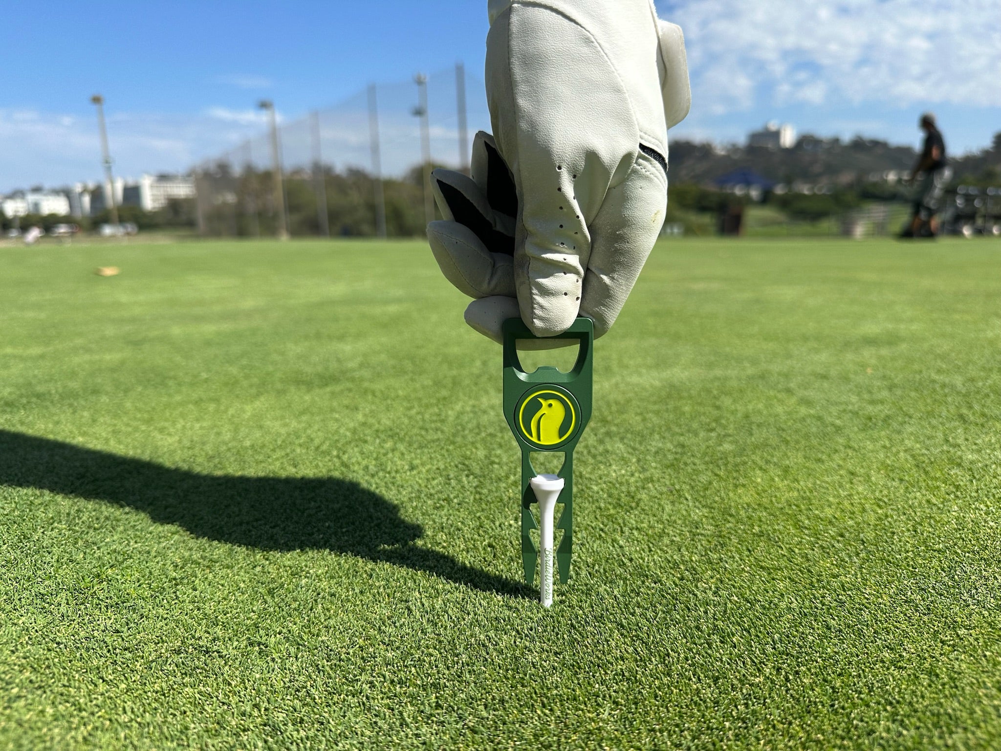 Set the perfect tee height every time with the built-in tee height selector.